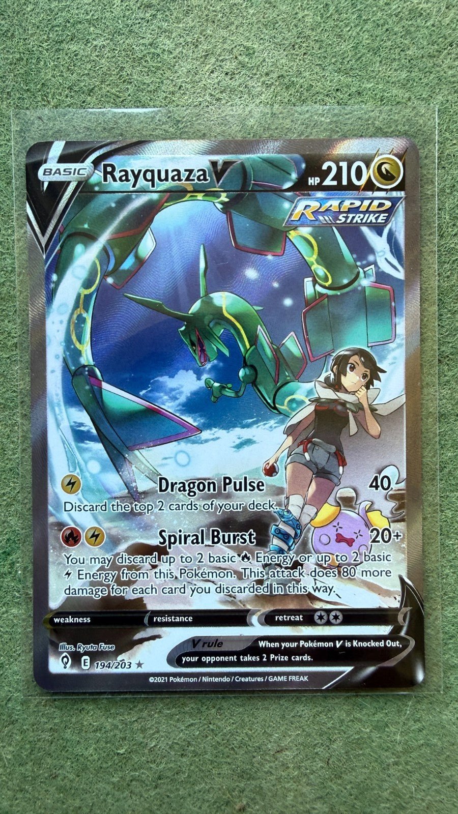 Pokemon TCG Rayquaza v Evolving Skies Holo Ultra Rare Full Art 194/203 NM - 